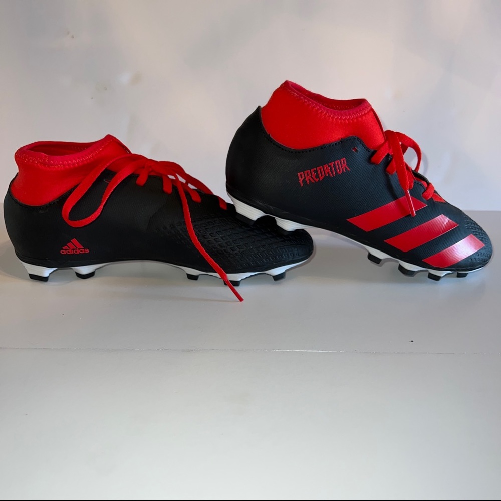 Adidas Predator - Youth Cleats - Like New - Size 3.5